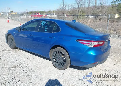 2020 Toyota Camry Le Hybrid z USA, uszkodzony, nr VIN 4T1C31AK3LU012193